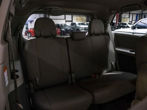 Used 2017 Toyota Sienna XLE Premium image 40