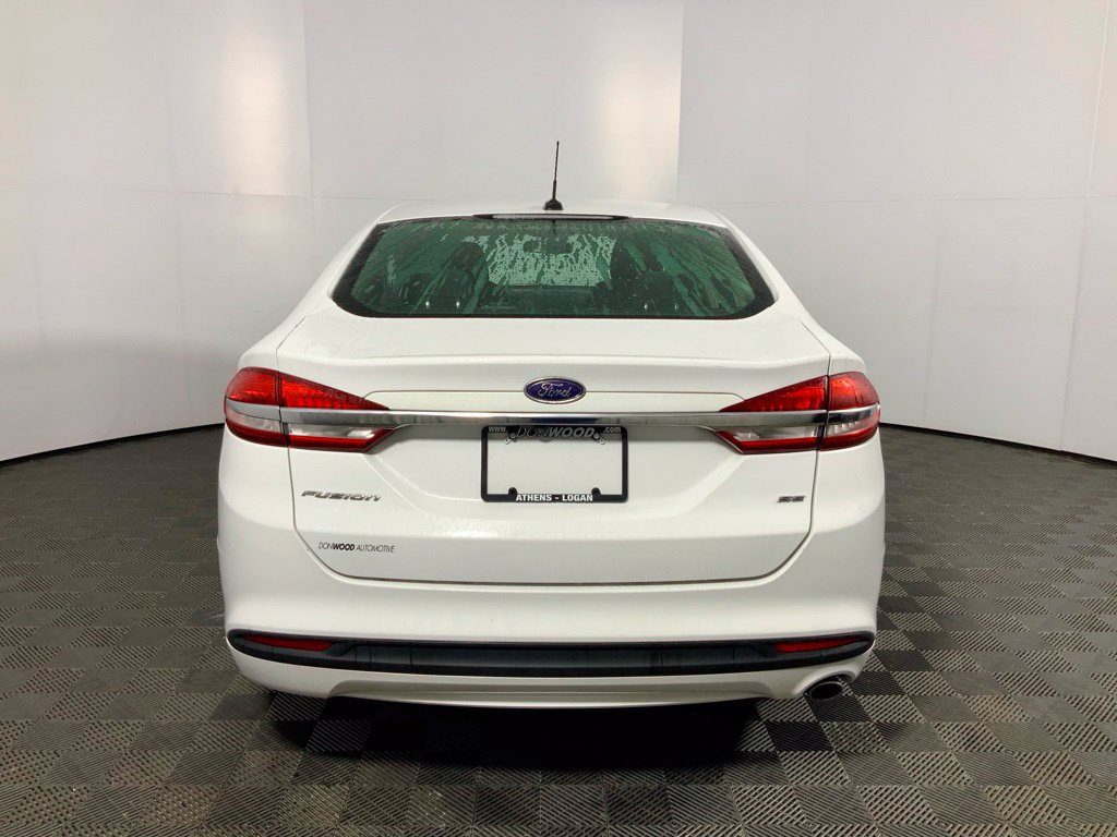 Used 2017 Ford Fusion SE FWD image 11