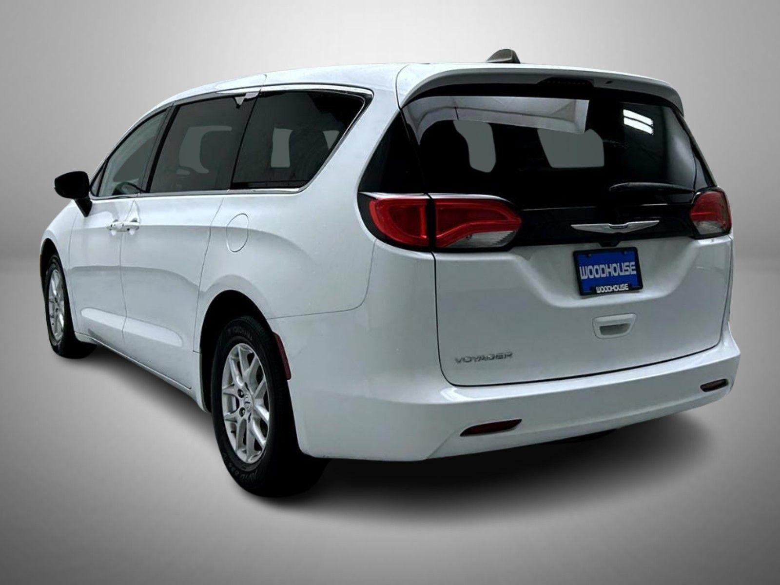 Used 2023 Chrysler Voyager LX FWD image 7