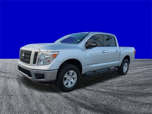 Used 2019 Nissan Titan SV image 8