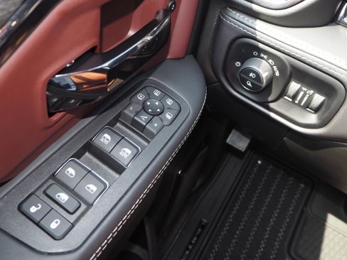 New 2025 RAM 2500 Limited image 29