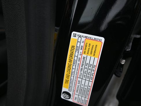 Used 2020 GMC Terrain SLE w/ Driver Convenience Package image 17