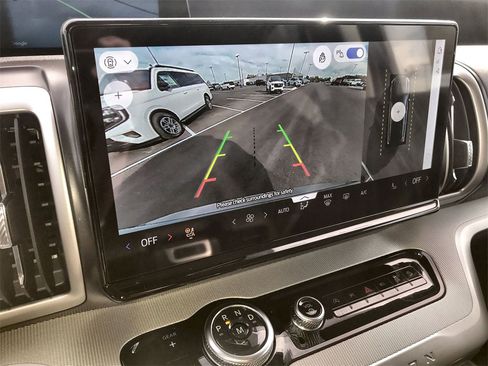 New 2025 Ford Expedition Active image 17