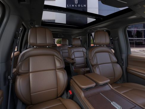 New 2026 Lincoln Navigator Reserve AWD/4WD image 10