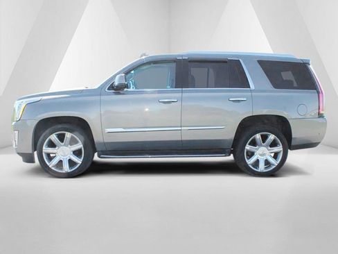 Used 2018 Cadillac Escalade Premium Luxury image 4