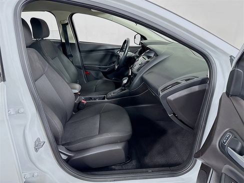 Used 2017 Ford Focus SE w/ Cold Weather Package image 32