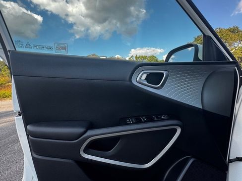 Used 2020 Kia Soul LX image 9