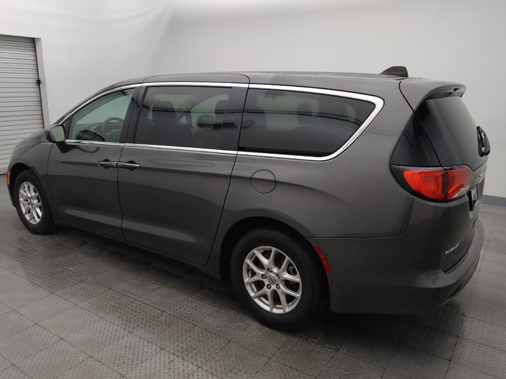 Used 2023 Chrysler Voyager LX FWD image 3