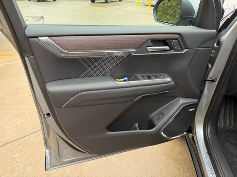 New 2026 GMC Acadia Denali w/ Super Cruise Package image 9