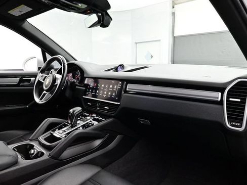 Certified 2022 Porsche Cayenne Platinum Edition AWD/4WD image 19