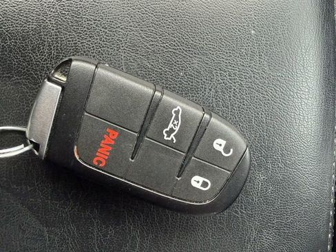 Used 2016 Chrysler 300 Limited image 18