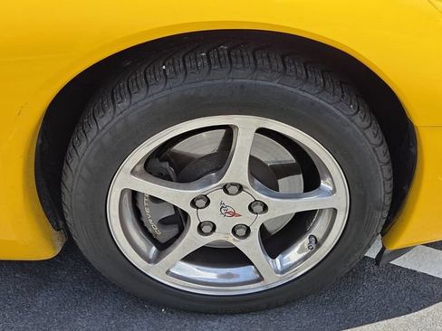 Used 2001 Chevrolet Corvette Coupe w/ Preferred Equipment Group2 RWD image 8