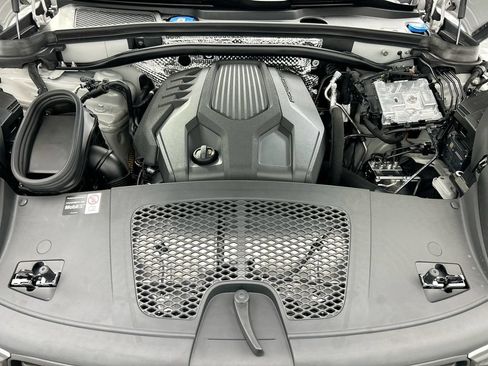 Used 2026 Porsche Macan AWD/4WD image 30