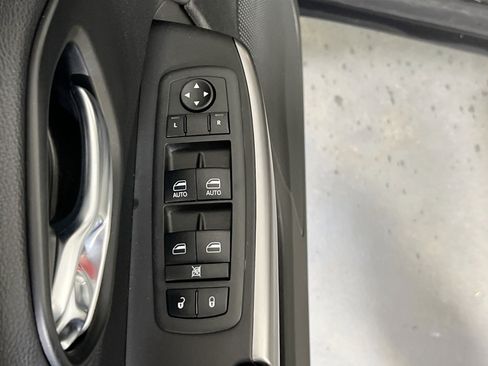 Used 2022 Jeep Cherokee Latitude Lux image 17