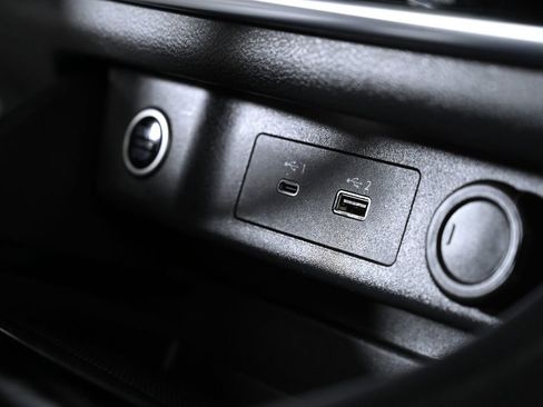 Used 2022 Nissan Rogue SV w/ SV Premium Package image 19