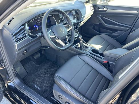 Certified 2024 Volkswagen Jetta SE w/ Panoramic Sunroof Package image 5