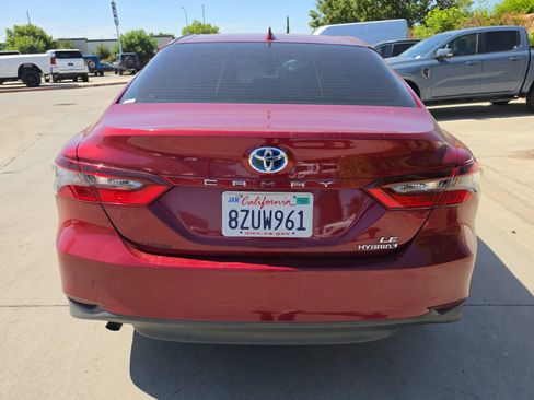 Used 2022 Toyota Camry LE FWD image 5