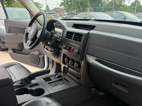 Used 2012 Jeep Liberty Sport AWD/4WD image 13
