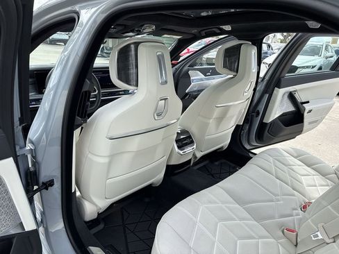 Used 2023 BMW 760i xDrive image 34