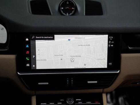 Used 2022 Porsche Cayenne image 27