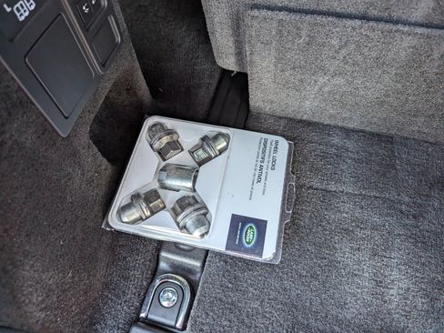 Used 2024 Land Rover Discovery Dynamic SE image 41