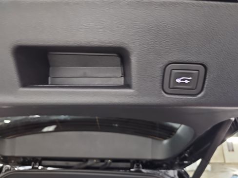 Used 2025 Buick Enclave Sport Touring w/ Super Cruise Package image 13