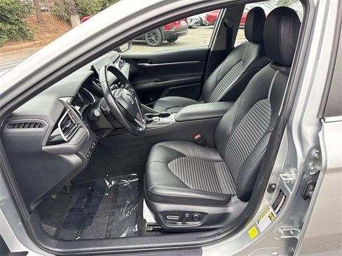 Used 2023 Toyota Camry SE image 14