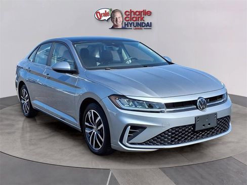 Used 2025 Volkswagen Jetta SE image 7