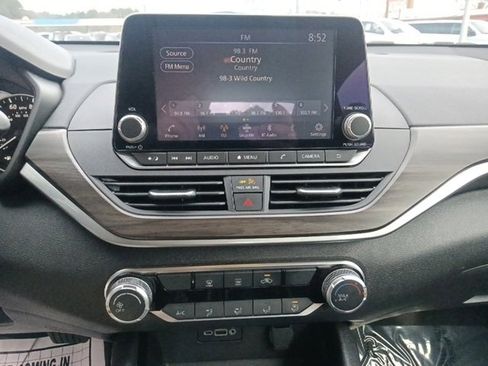 Used 2024 Nissan Altima 2.5 SV image 21