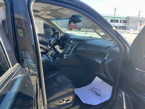 Used 2018 Cadillac Escalade Premium Luxury image 18