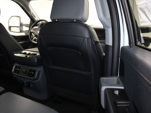 New 2025 Ford F150 Lariat w/ Equipment Group 501A Mid image 32