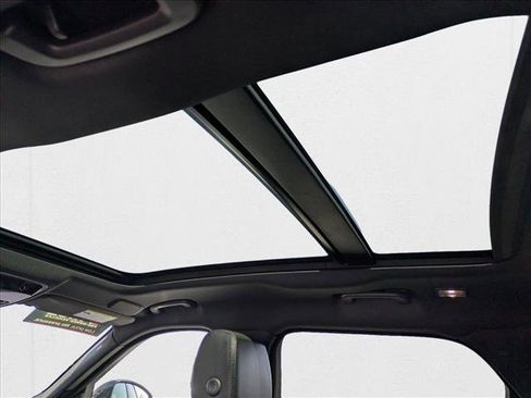 Certified 2025 Land Rover Range Rover Velar S image 20