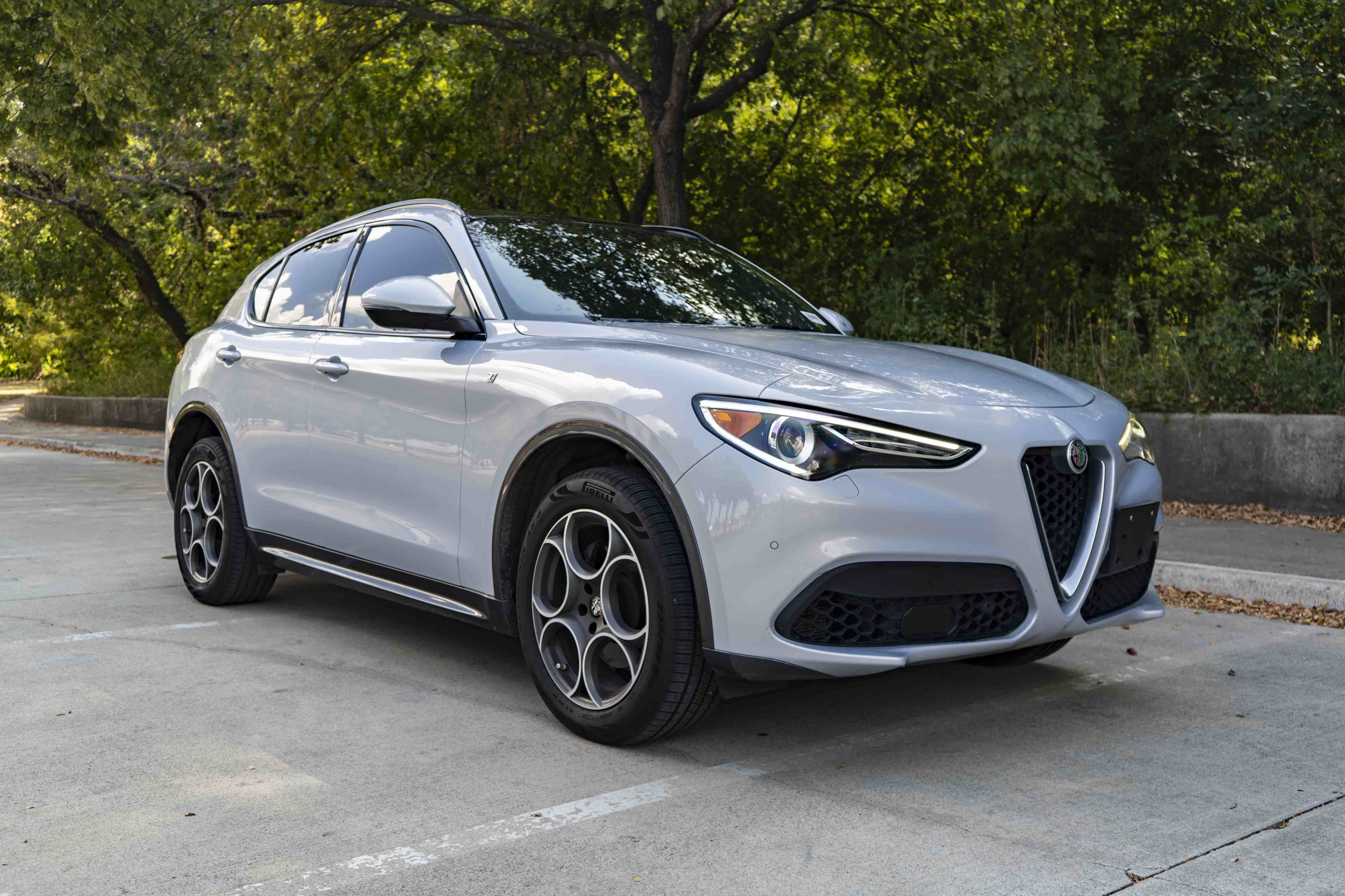 Used 2022 Alfa Romeo Stelvio Ti AWD/4WD image 2