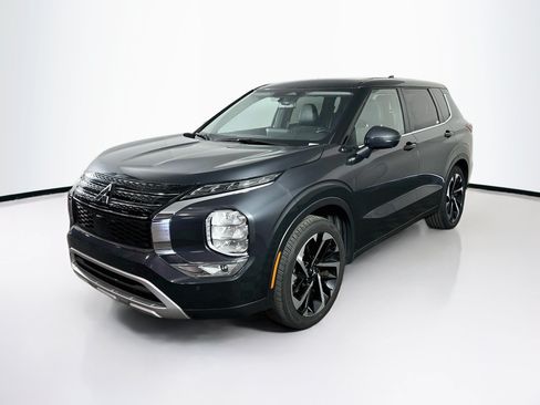 Used 2024 Mitsubishi Outlander SE FWD image 3