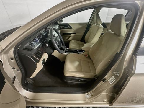 Used 2017 Honda Accord EX image 13