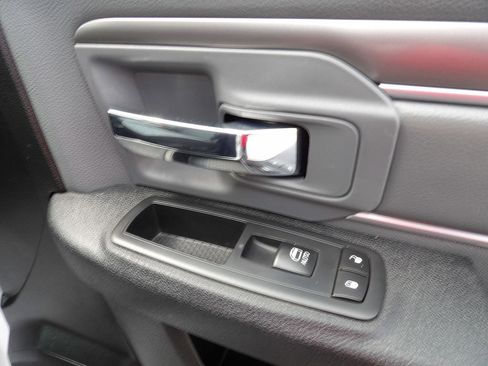 Used 2022 RAM 1500 Classic SLT image 37