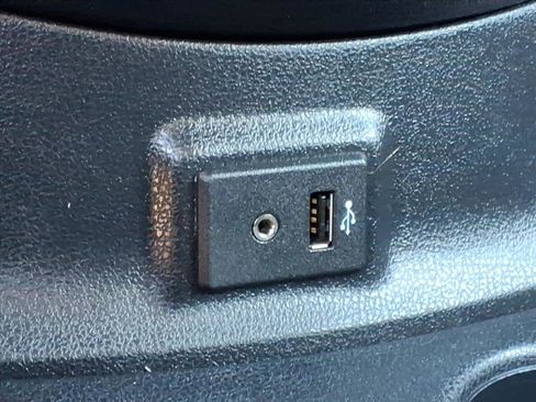 Used 2017 Nissan Versa SV w/ SV Special Edition Package image 16