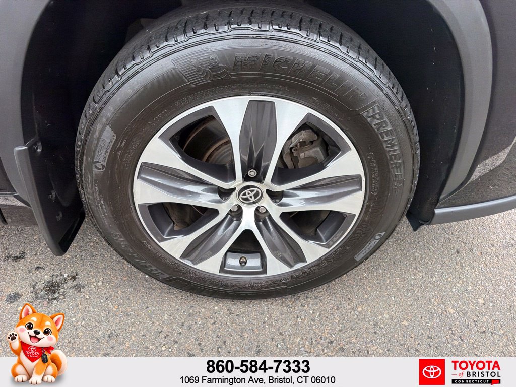 Used 2022 Toyota Highlander XLE AWD/4WD image 10