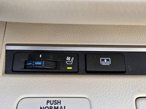 Used 2013 Lexus ES 350 w/ Luxury Pkg image 21