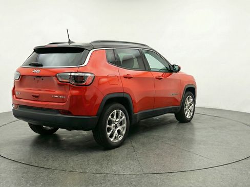 Used 2025 Jeep Compass Limited AWD/4WD image 9