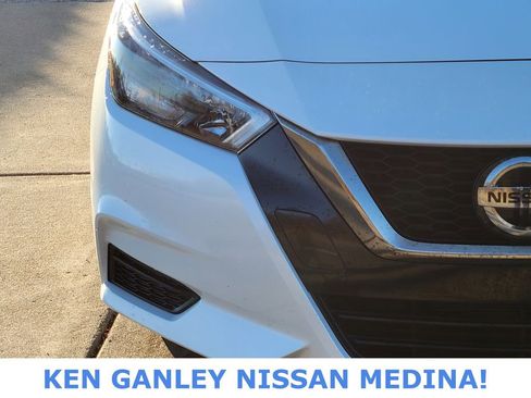 Used 2022 Nissan Versa SR w/ Convenience Package image 9