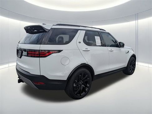 Used 2025 Land Rover Discovery S image 2