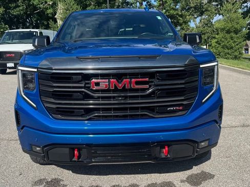 Used 2022 GMC Sierra 1500 AT4 w/ AT4 Premium Package AWD/4WD image 8