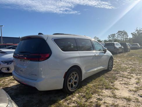 Used 2023 Chrysler Pacifica Limited FWD image 5