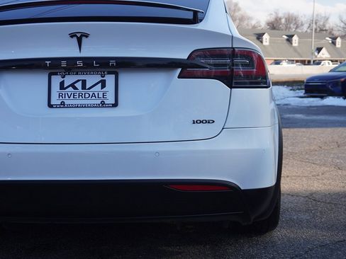 Used 2018 Tesla Model X 100D image 15