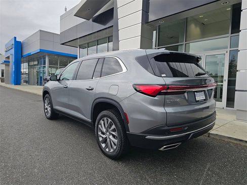 Used 2025 Buick Enclave Preferred w/ Power Package image 5