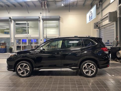 Used 2023 Subaru Forester Touring AWD/4WD image 4