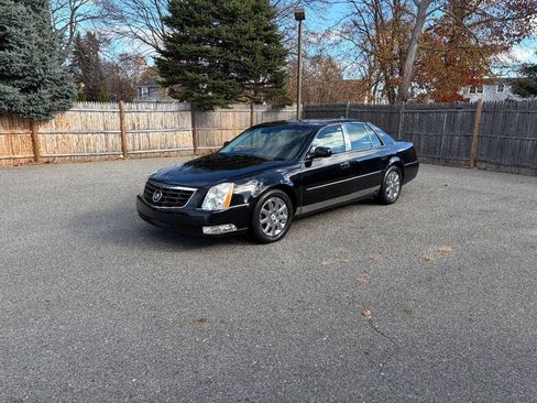 Used 2011 Cadillac DTS Premium w/ Driver Awareness Package FWD image 4