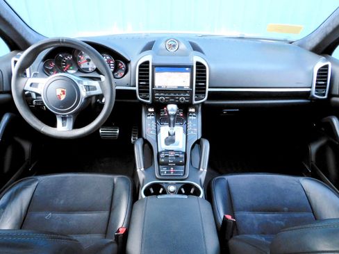 Used 2013 Porsche Cayenne GTS image 9