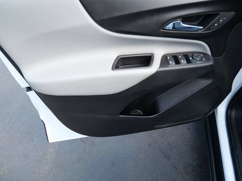 Used 2020 Chevrolet Equinox LS w/ LS Convenience Package AWD/4WD image 16